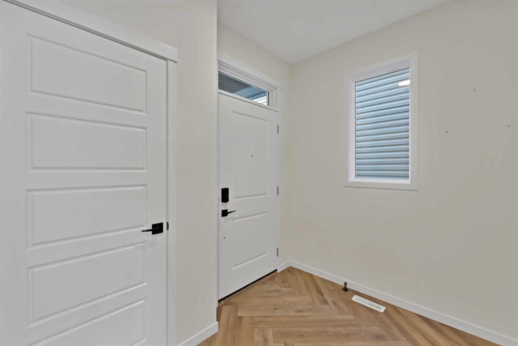Picture for 229 Calhoun Crescent NE