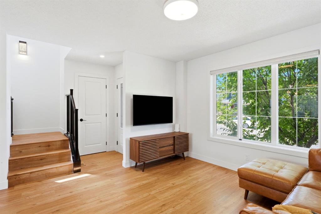 Picture for 564 Evanston Drive NW