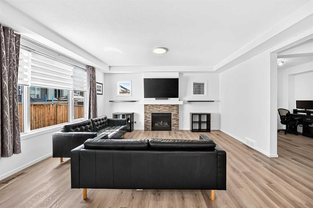 Picture for 188 Carrington Crescent NW