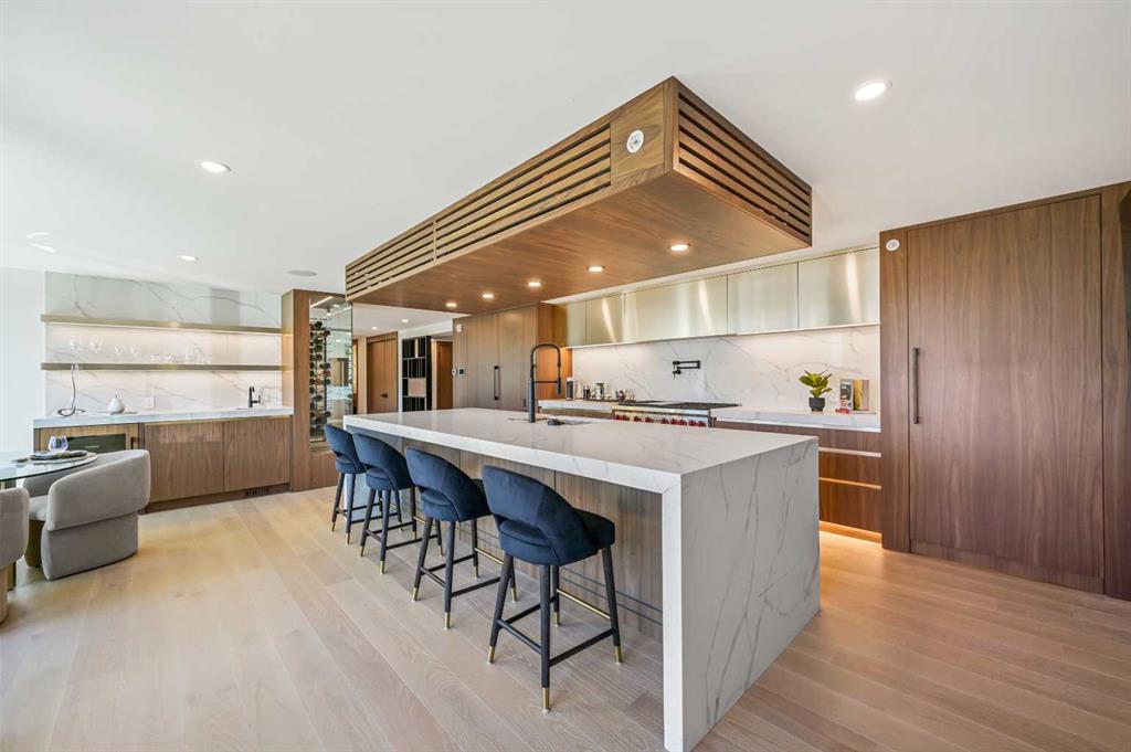 Picture for 306, 100 10A Street NW