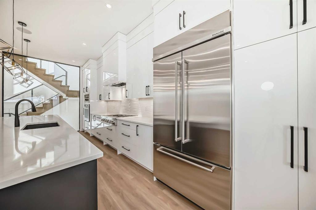 Picture for 2107 Victoria Crescent NW