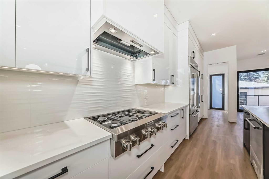 Picture for 2107 Victoria Crescent NW