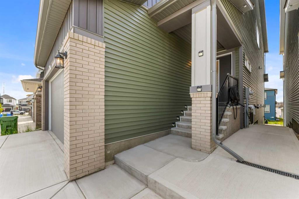 Picture for 47 Carringvue Passage NW