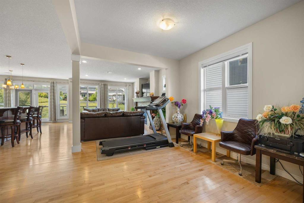 Picture for 112 Sherwood Crescent NW