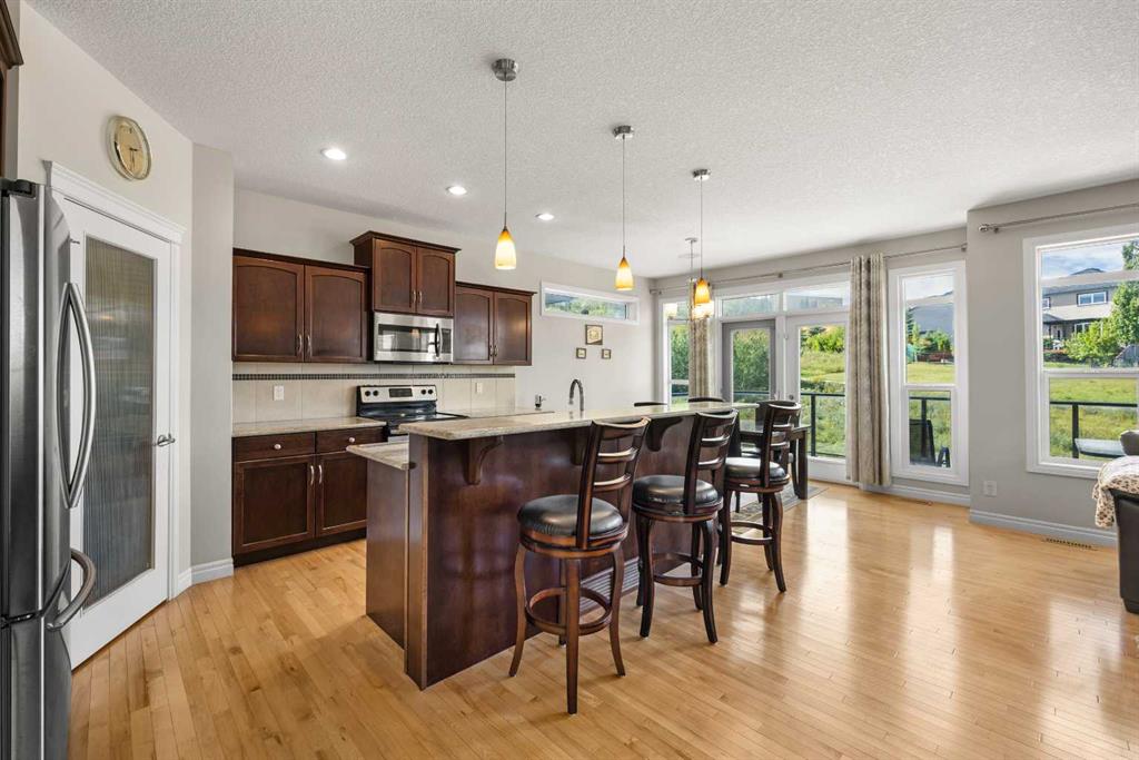 Picture for 112 Sherwood Crescent NW