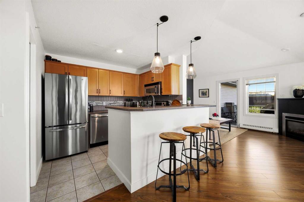 Picture for 400, 1408 17 Street SE