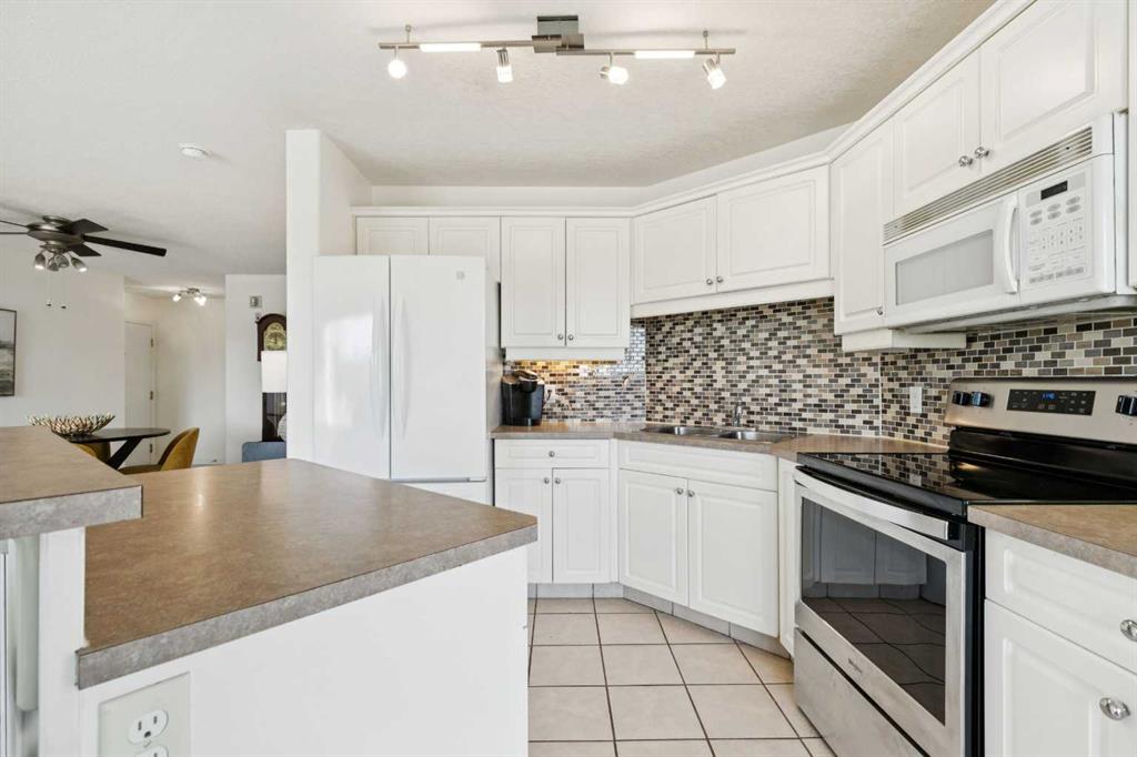 Picture for 102, 6102 Valleyview Park SE