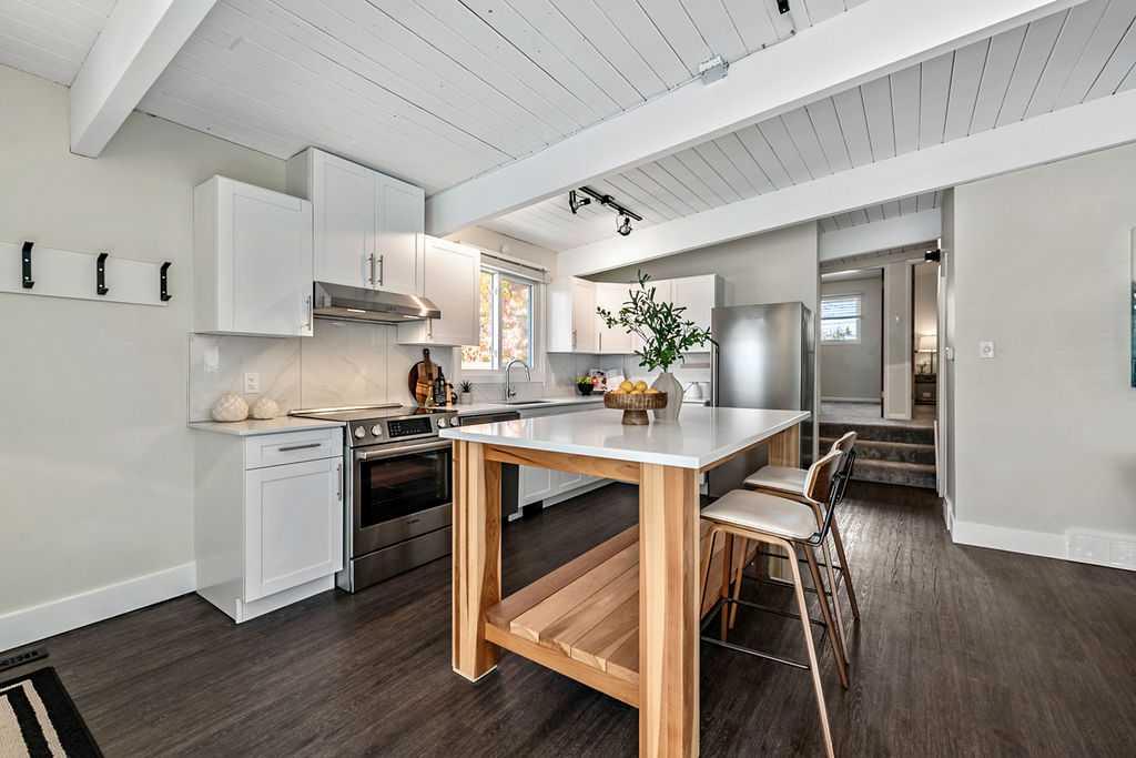 Picture for 4421 Vissar Crescent NW