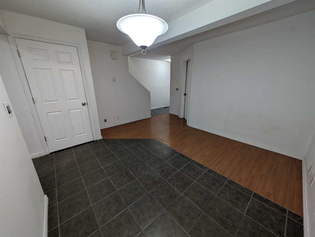 Picture for 114 Castledale Way NE