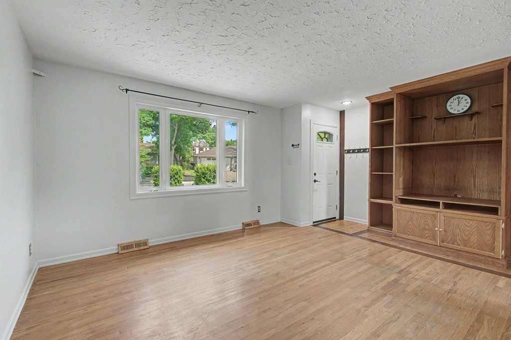 Picture for 2056 Cottonwood Crescent SE