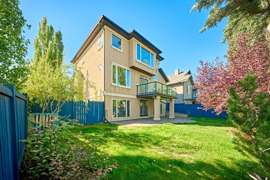 Picture for 32 Evercreek Bluffs Crescent SW