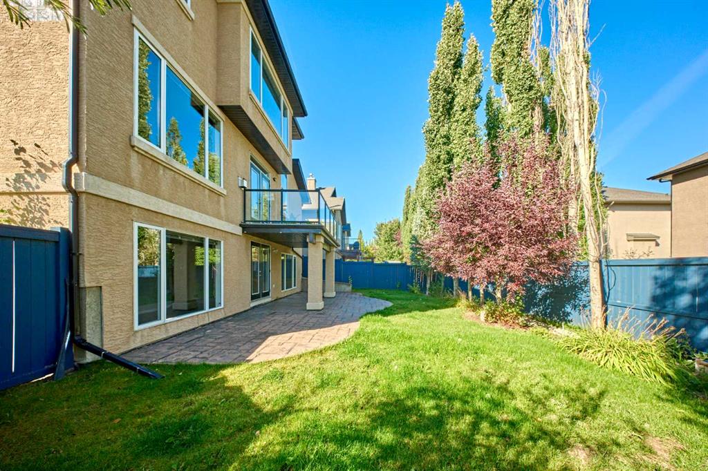 Picture for 32 Evercreek Bluffs Crescent SW