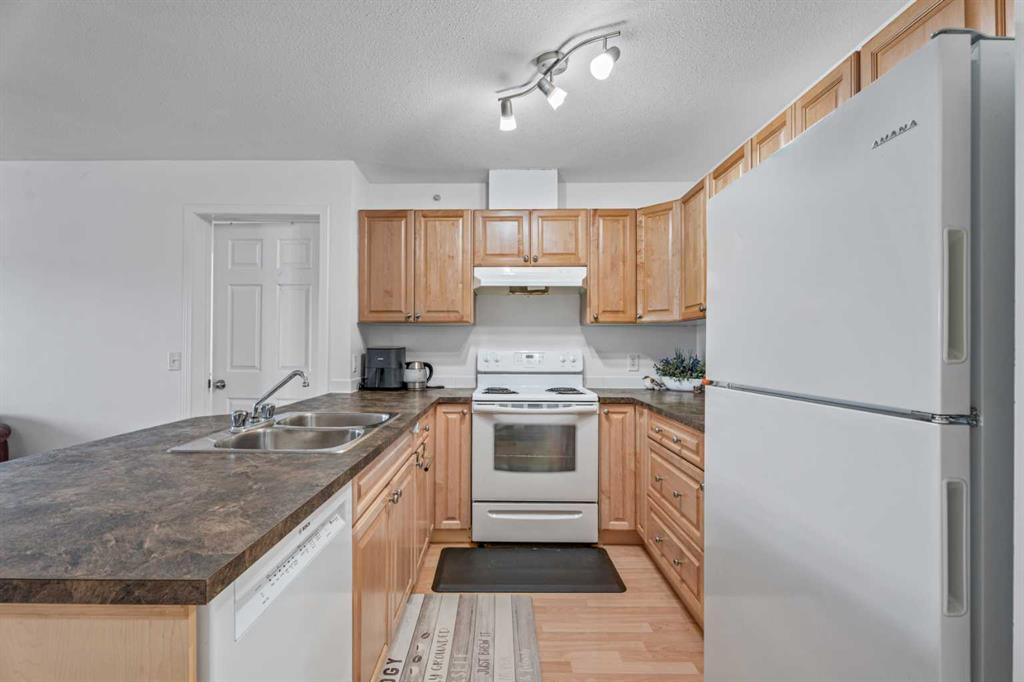 Picture for 401, 174 N Railway Street 