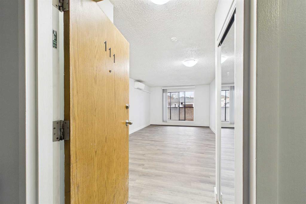 Picture for 111, 1712 38 Street SE