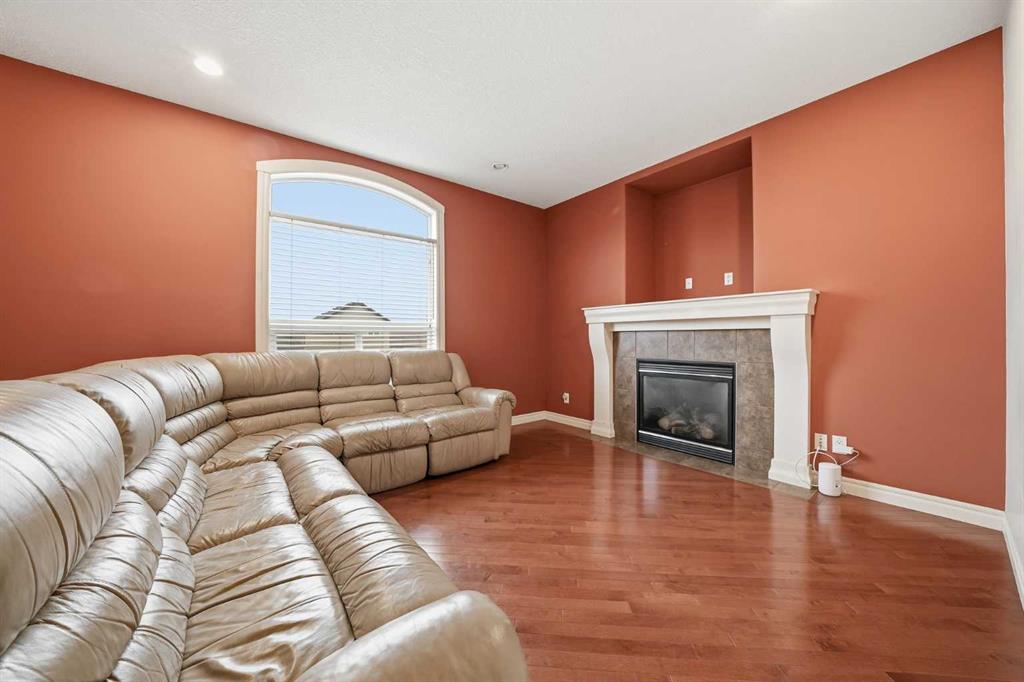 Picture for 27 Saddleland Way NE