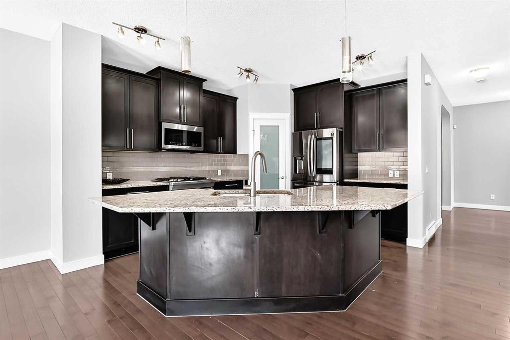 Picture for 325 Evanspark Gardens NW