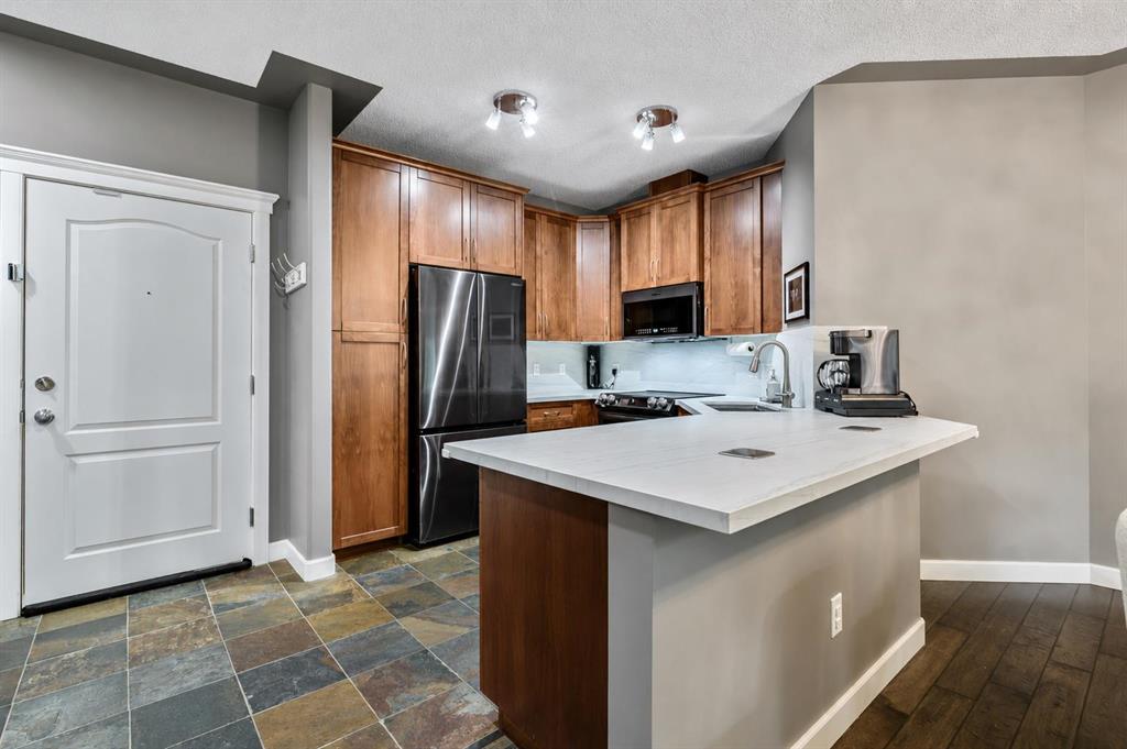 Picture for 233, 20 Discovery Ridge Close SW