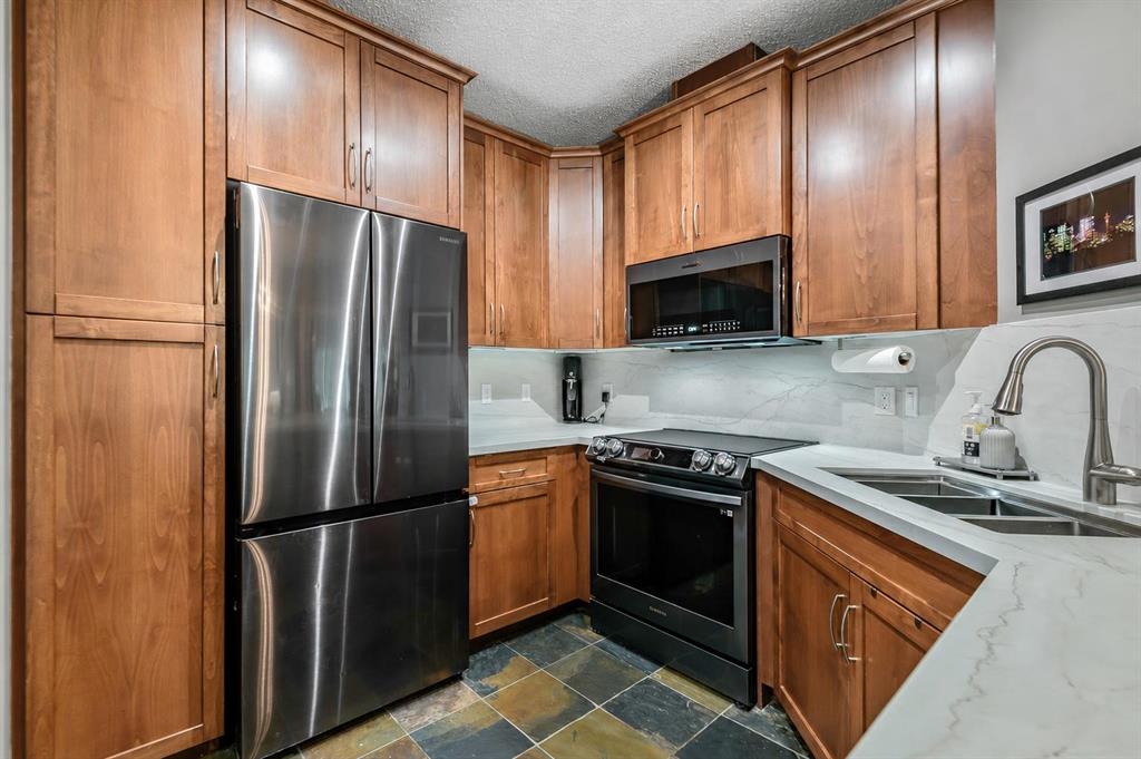 Picture for 233, 20 Discovery Ridge Close SW
