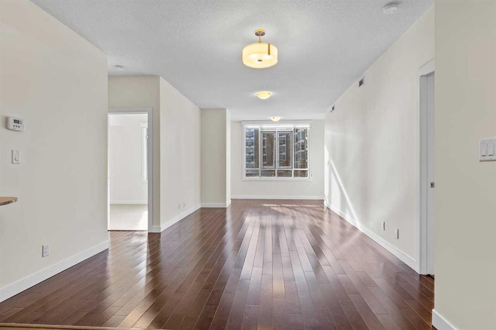 Picture for 310, 16 Varsity Estates Circle NW