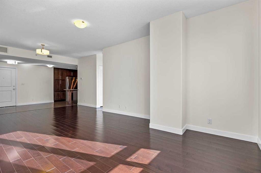 Picture for 310, 16 Varsity Estates Circle NW