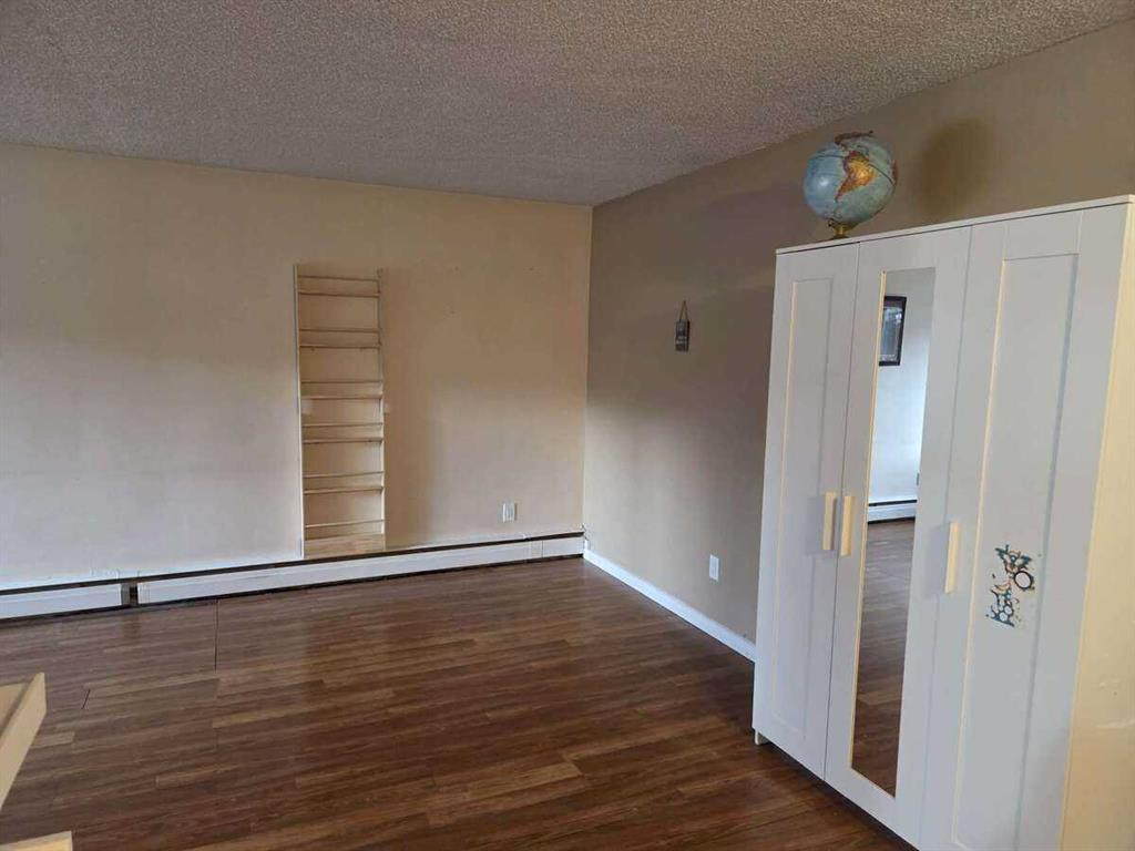 Picture for 221, 8235 Elbow Drive SW