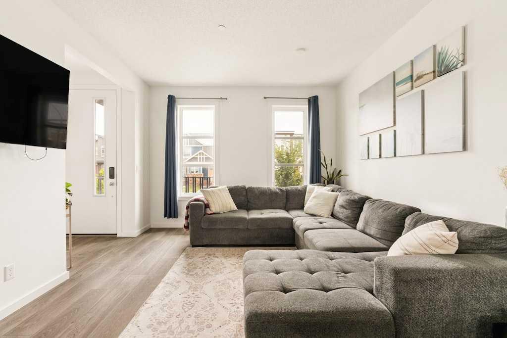 Picture for 39 Howse Rise NE