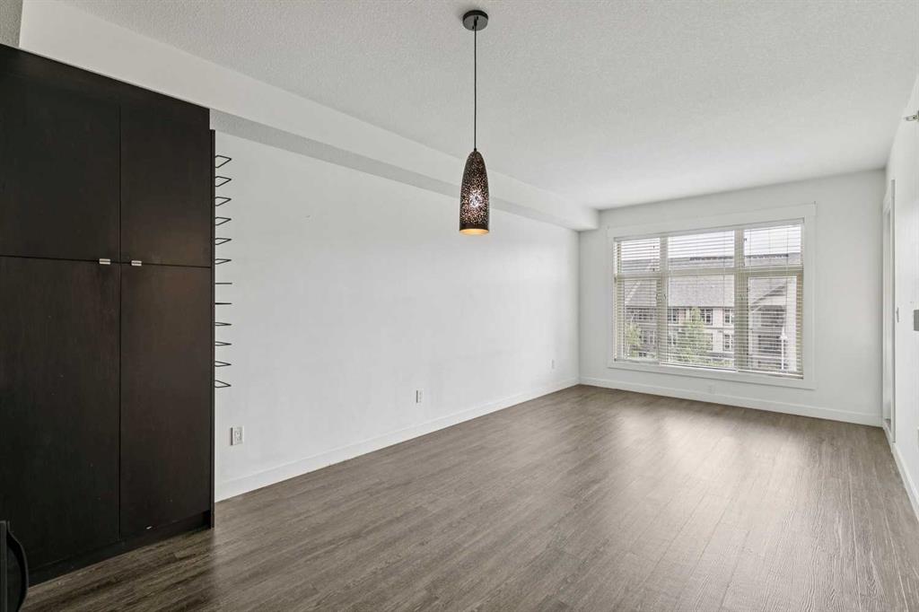 Picture for 225, 15 Aspenmont Heights SW