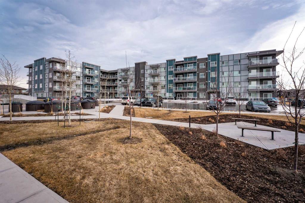 Picture for 215, 40 Carrington Plaza N