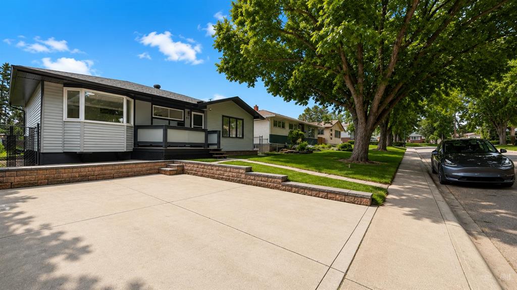 Picture for 44 Fairview Crescent SE