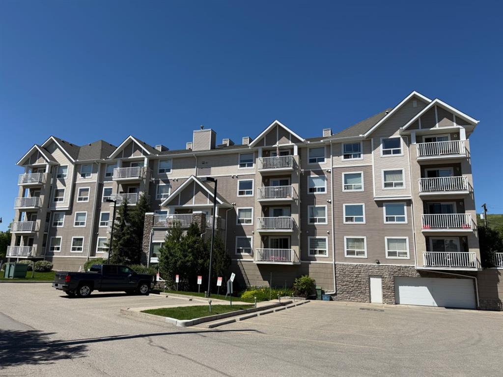 Picture for 301, 128 Centre Avenue 