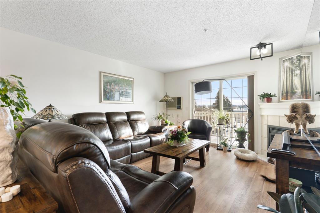 Picture for 301, 128 Centre Avenue 