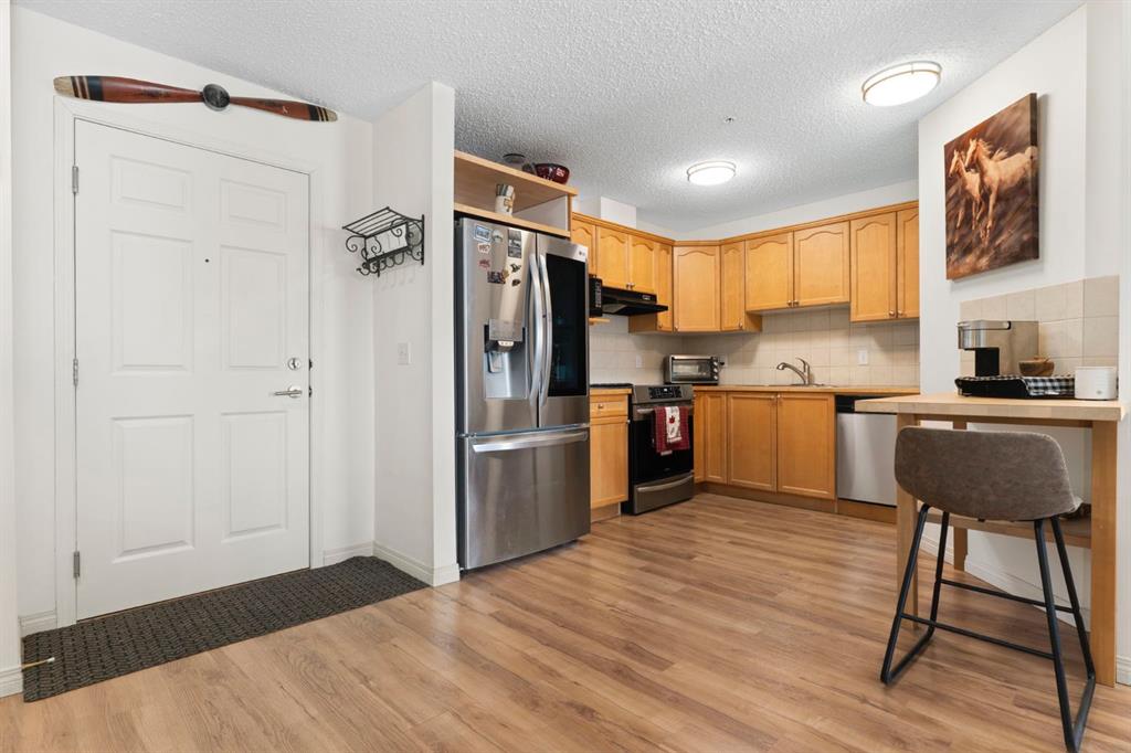 Picture for 301, 128 Centre Avenue 