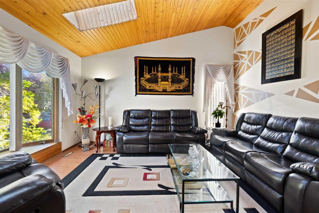 Picture for 48 Castleglen Court NE