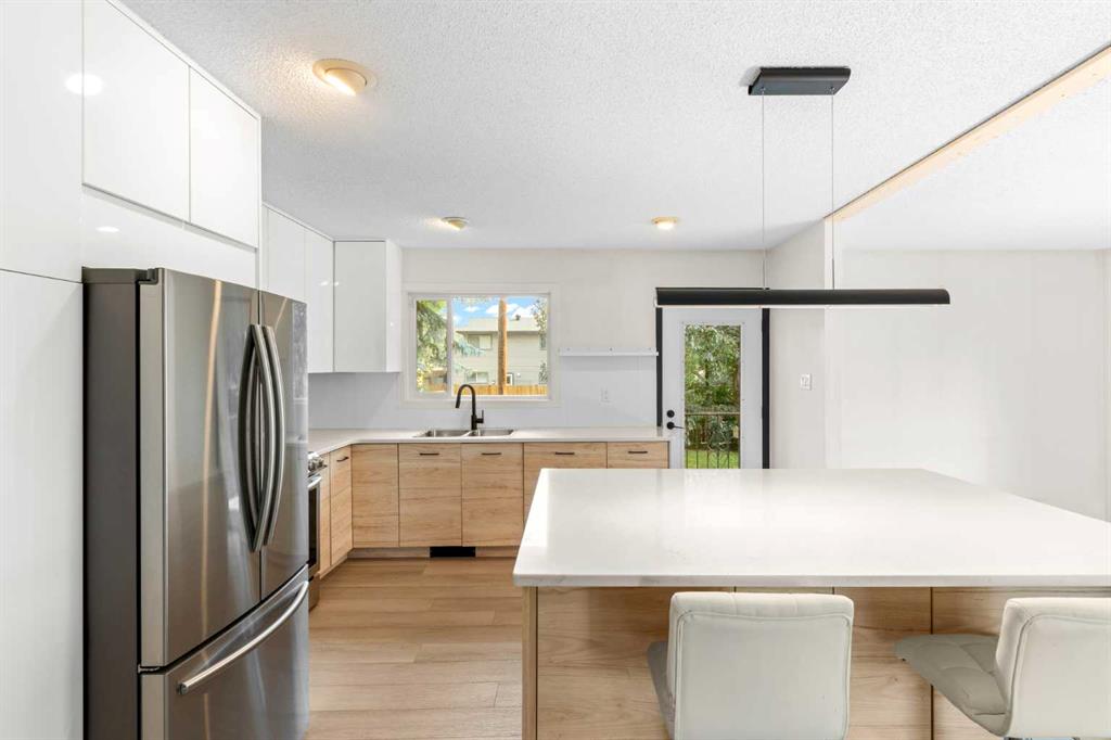 Picture for 5467 Dalrymple Crescent NW