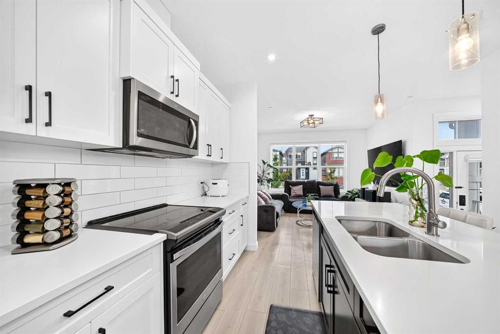 Picture for 673 Livingston Way NE