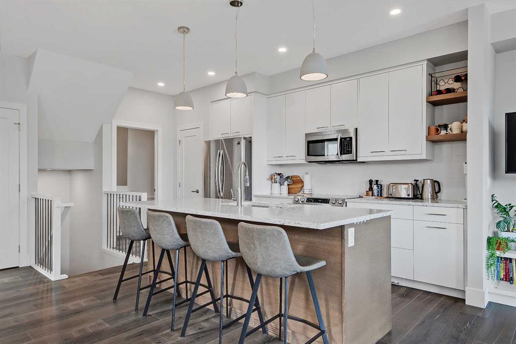 Picture for 2, 1936 25A Street SW