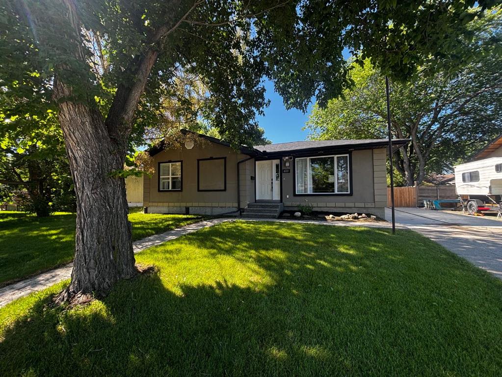 Picture for 6031 Lacombe Way SW