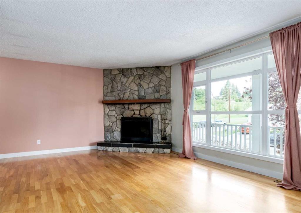 Picture for 7 Lake Sylvan Close SE