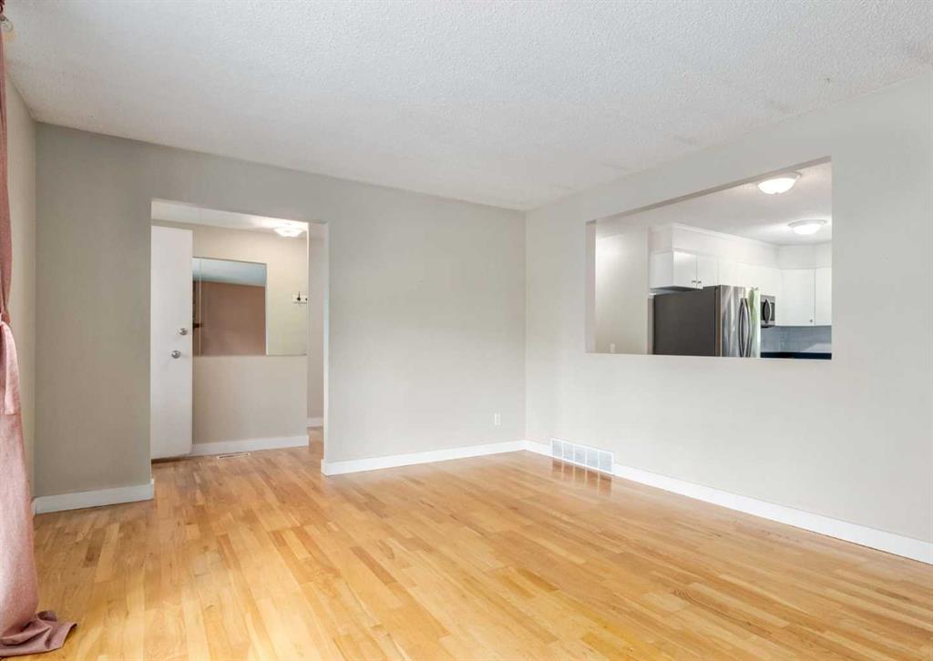 Picture for 7 Lake Sylvan Close SE