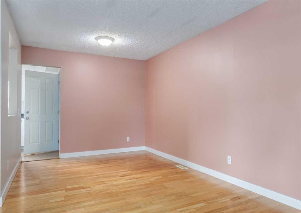 Picture for 7 Lake Sylvan Close SE