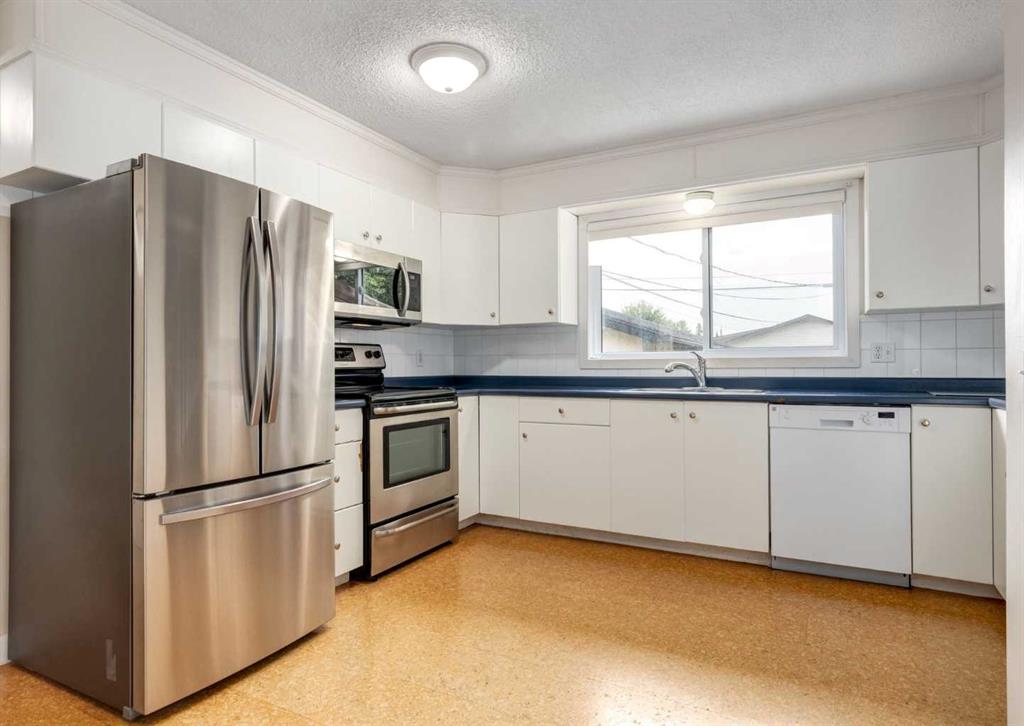 Picture for 7 Lake Sylvan Close SE