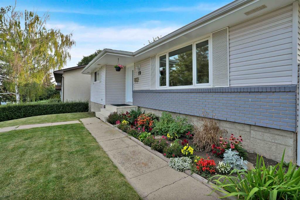 Picture for 19 Maryvale Crescent NE