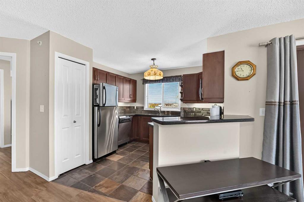 Picture for 1420, 505 Railway Street W