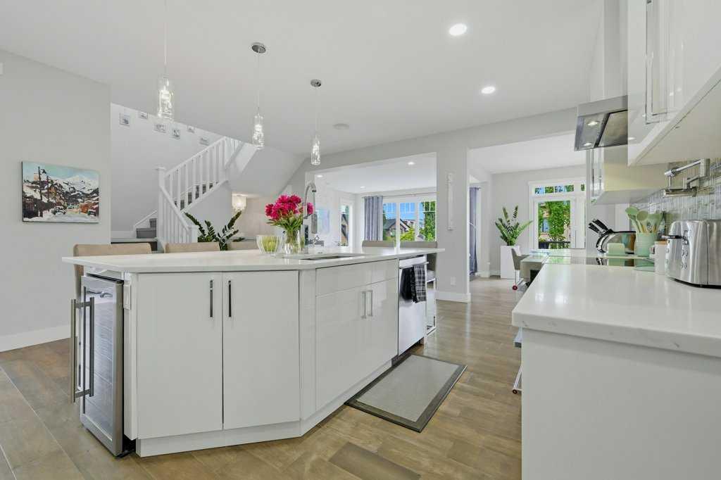 Picture for 73 Westpark Crescent SW