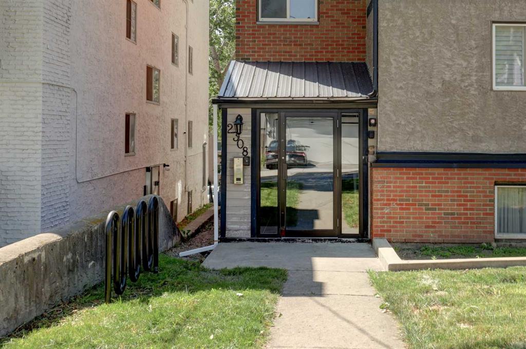 Picture for 302, 2308 17B Street SW