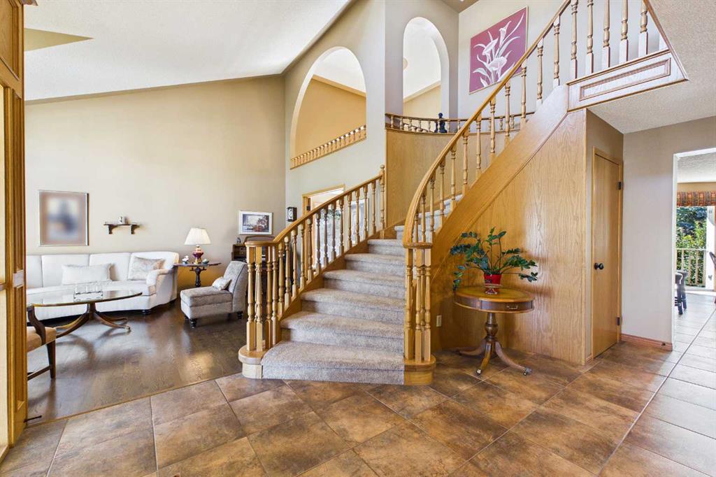 Picture for 220 Varsity Estates Terrace NW