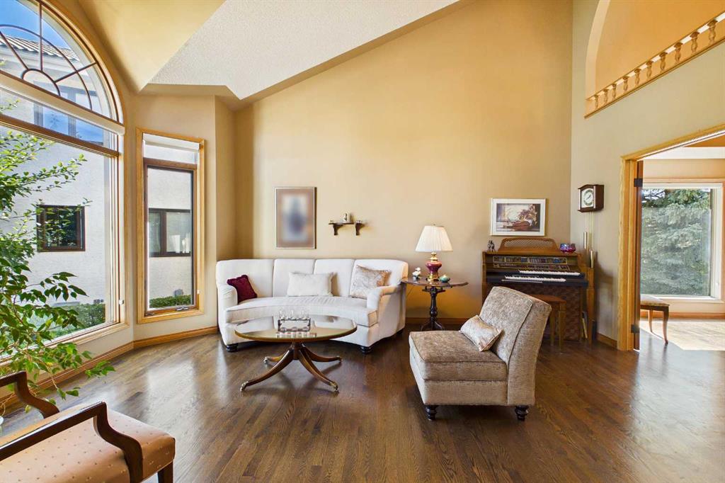 Picture for 220 Varsity Estates Terrace NW