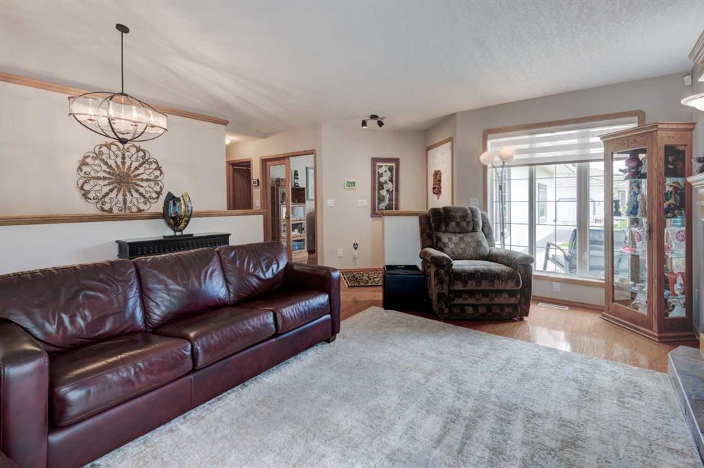 Picture for 3 Strathmore Lakes Bay 