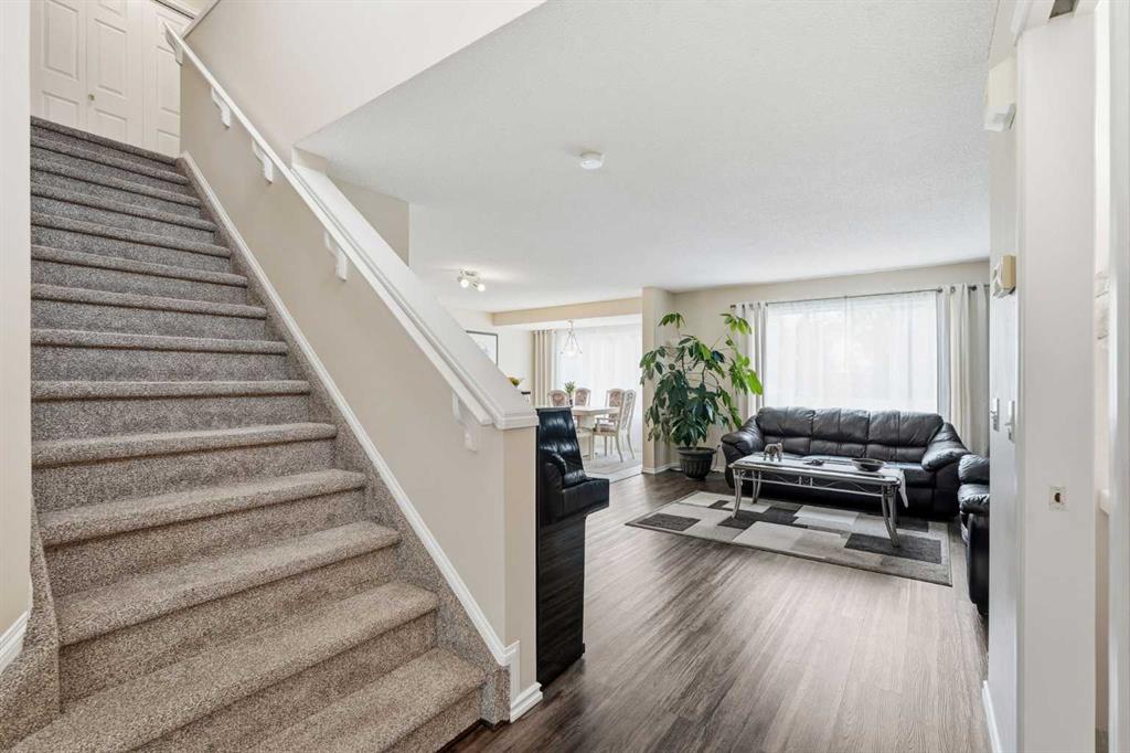 Picture for 54 Cougar Ridge Bay SW
