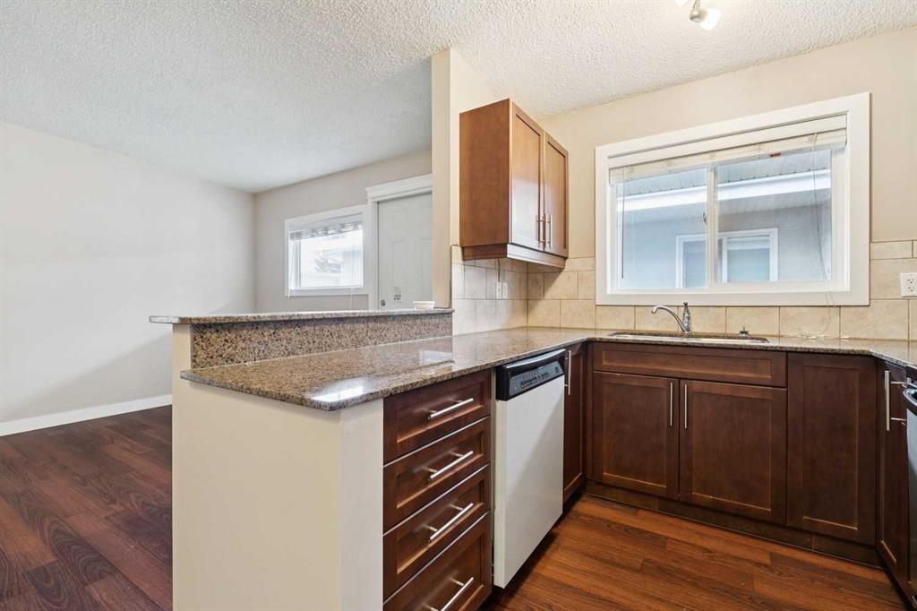 Picture for 4, 605 67 Avenue SW
